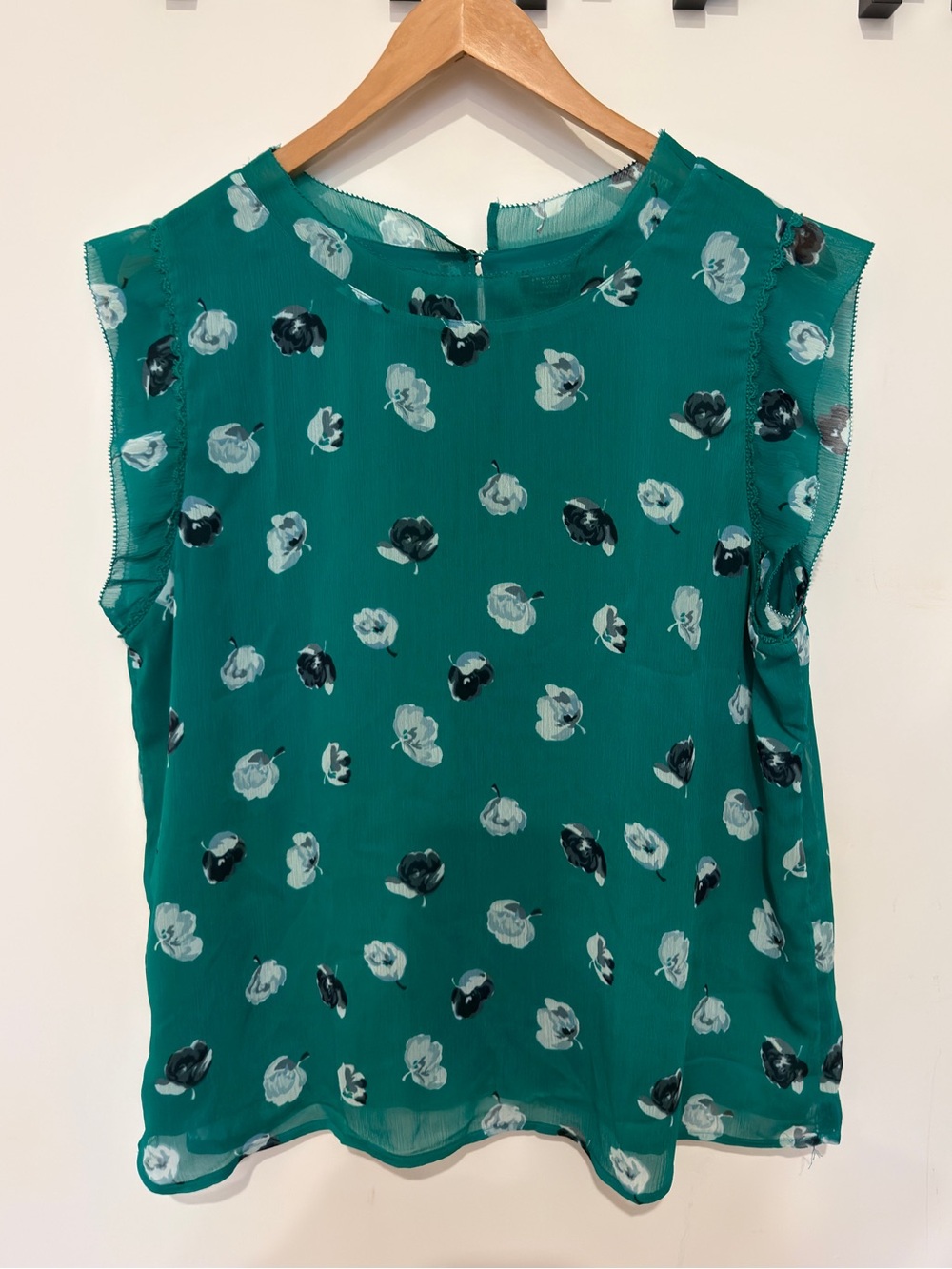 Ann Taylor Green Floral Sleeveless Blouse
